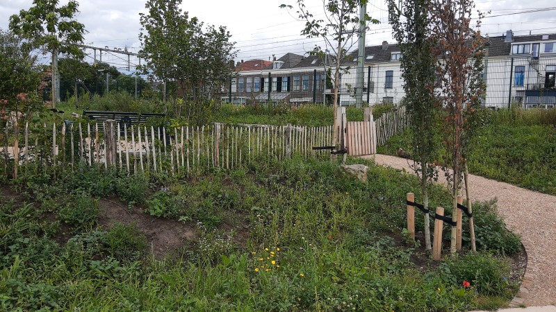 Omheining en poort natuurspeeltuin Ettegerpark