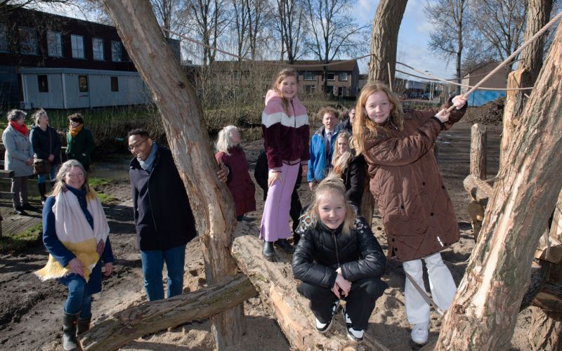 Speelplek voor kinderen met en zonder handicap uit niets opgebouwd